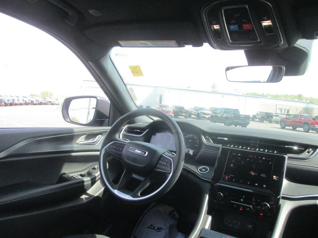 2025 Jeep Grand Cherokee L Laredo X 4x4