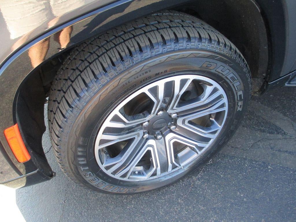 2023 Jeep Wagoneer L Base