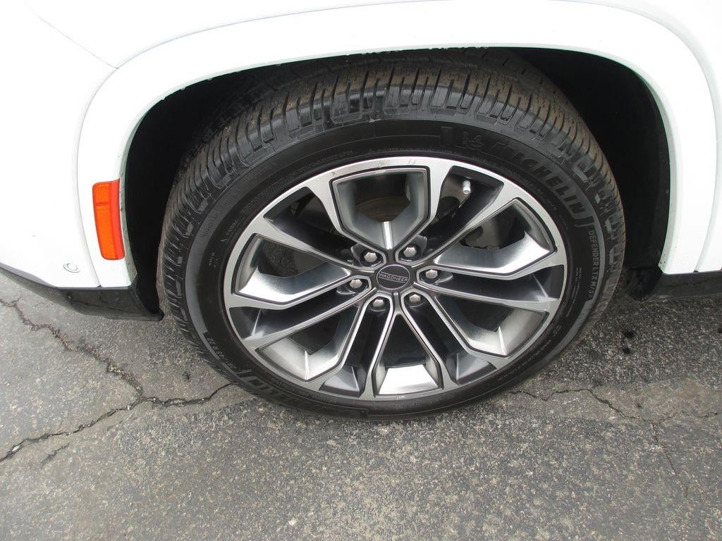 2023 Jeep Grand Wagoneer L Series III - Photo 14