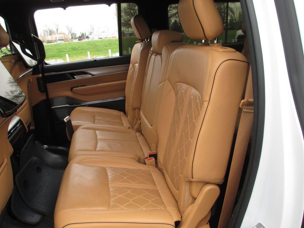 2023 Jeep Grand Wagoneer L Series III - Photo 23
