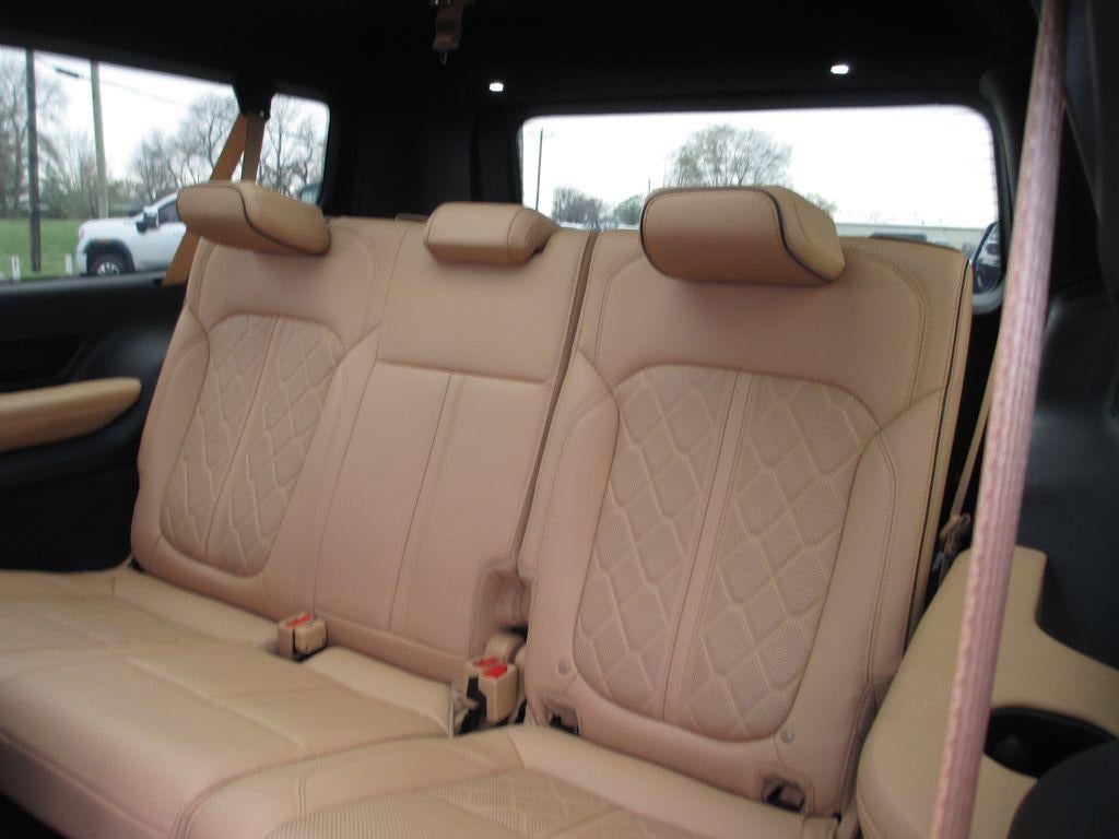 2023 Jeep Grand Wagoneer L Series III - Photo 24