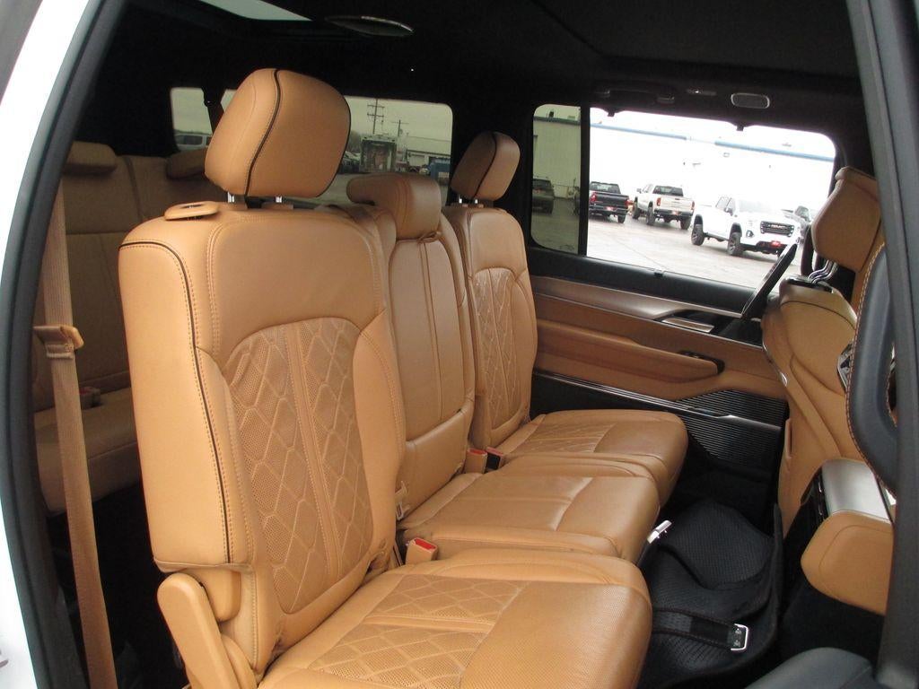 2023 Jeep Grand Wagoneer L Series III - Photo 26