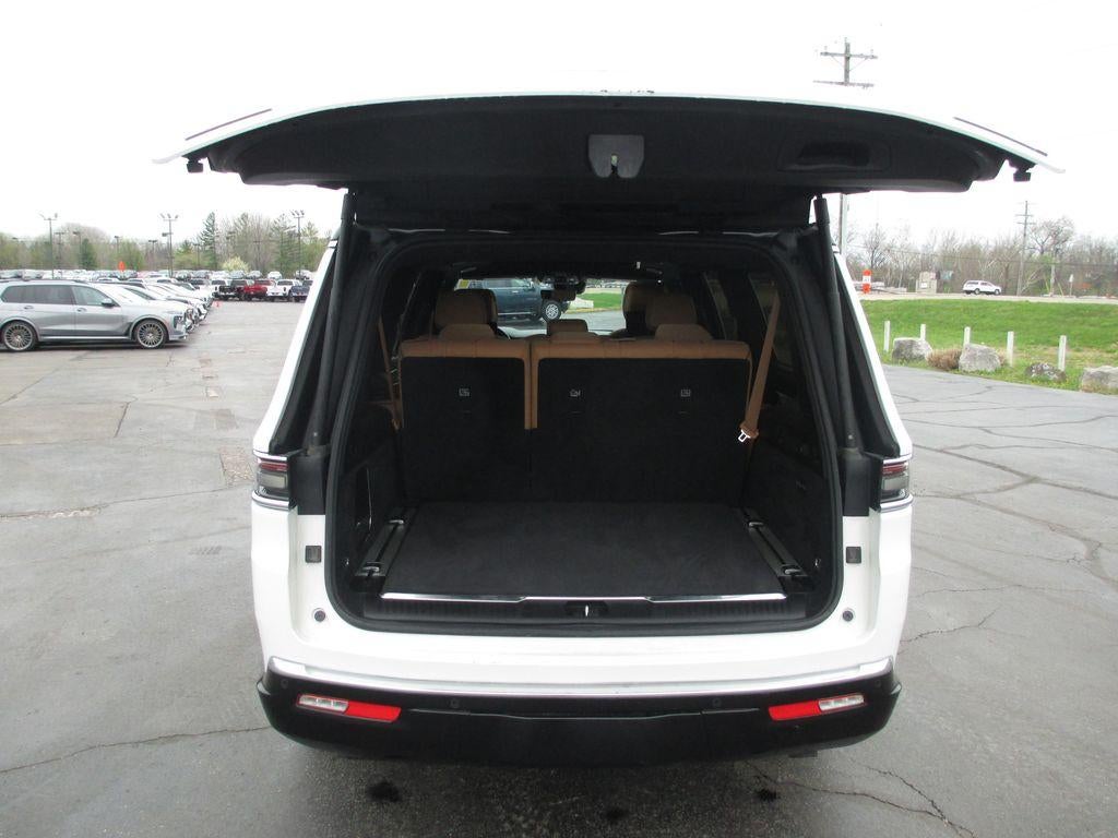 2023 Jeep Grand Wagoneer L Series III - Photo 7