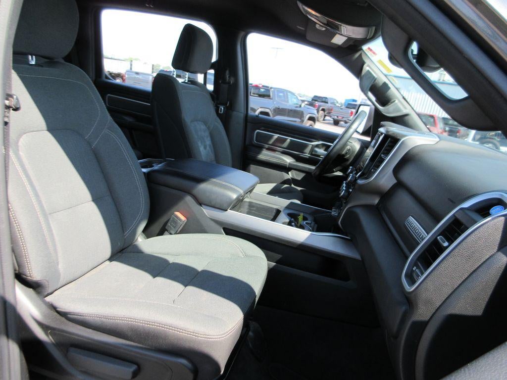 2022 RAM 1500 Big Horn Crew Cab 4x4 5'7" Box