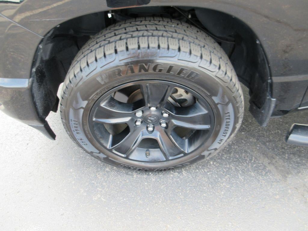 2021 RAM 1500 Big Horn Crew Cab 4x4 5'7" Box