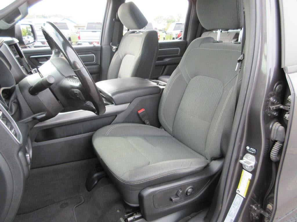 2022 RAM 1500 Big Horn Crew Cab 4x4 5'7" Box
