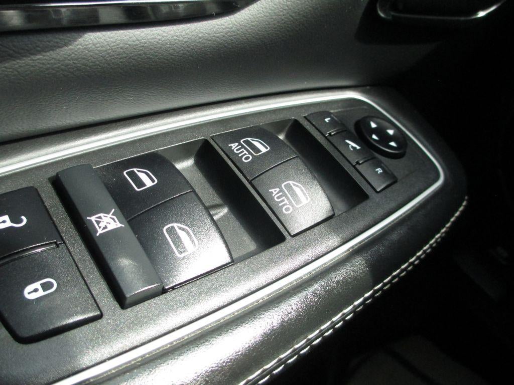 2022 RAM 1500 Limited Crew Cab 4x4 5'7" Box