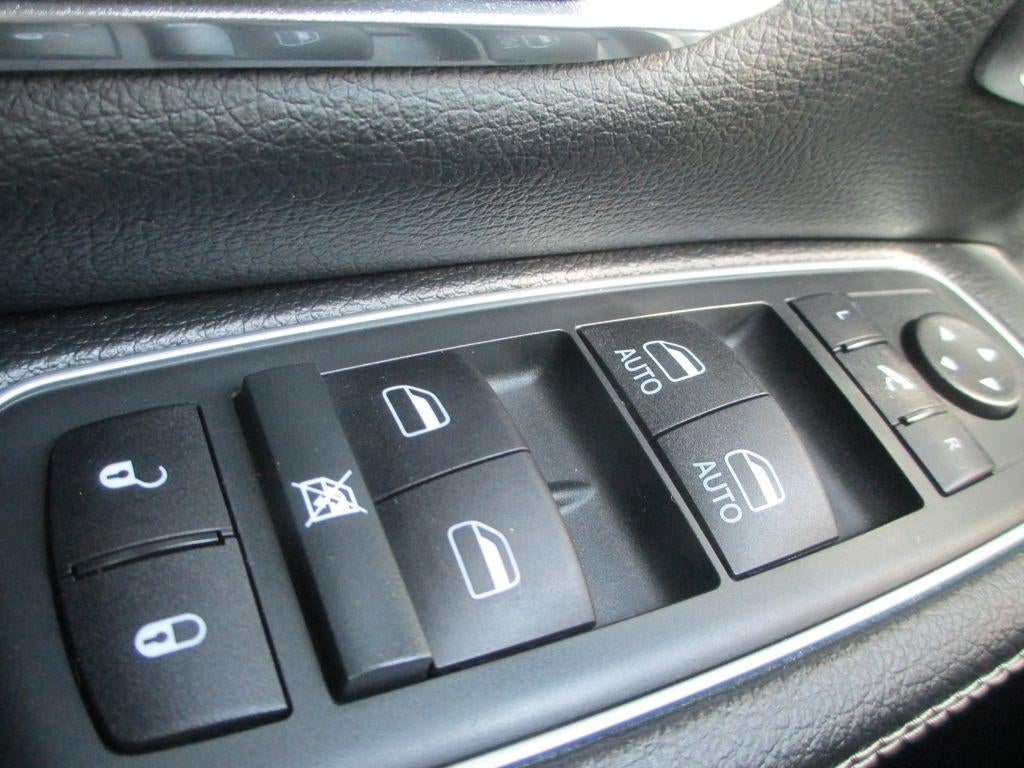 2021 RAM 1500 Laramie Crew Cab 4x4 5'7" Box