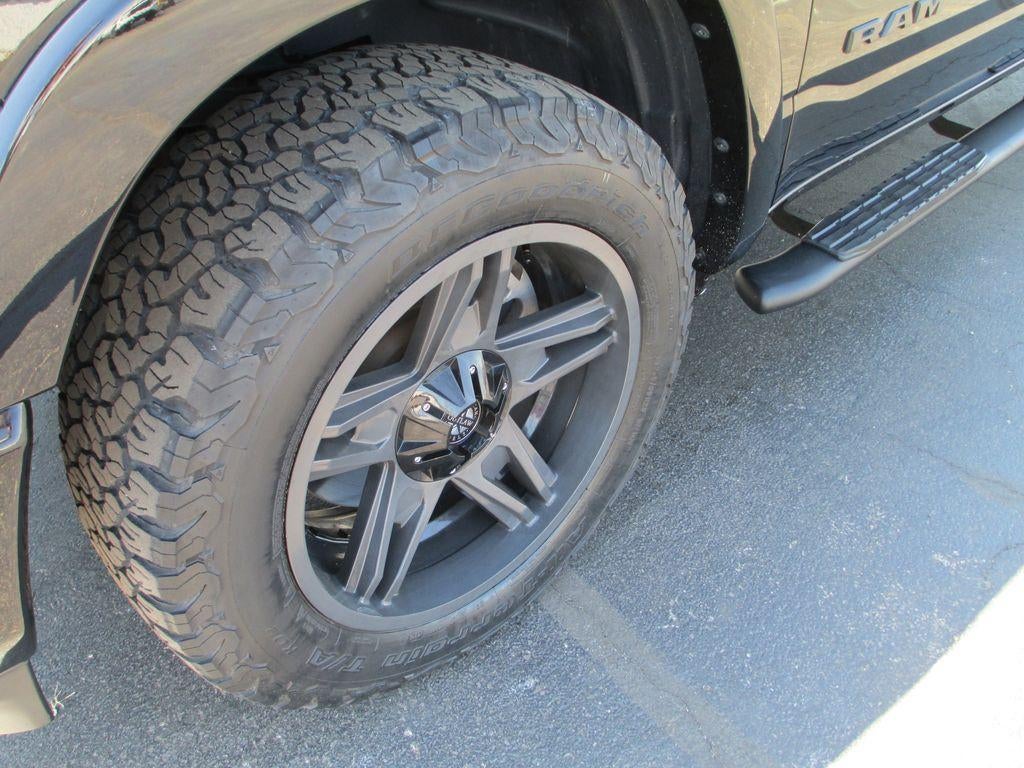 2019 RAM 1500 Laramie Crew Cab 4x4 5'7" Box