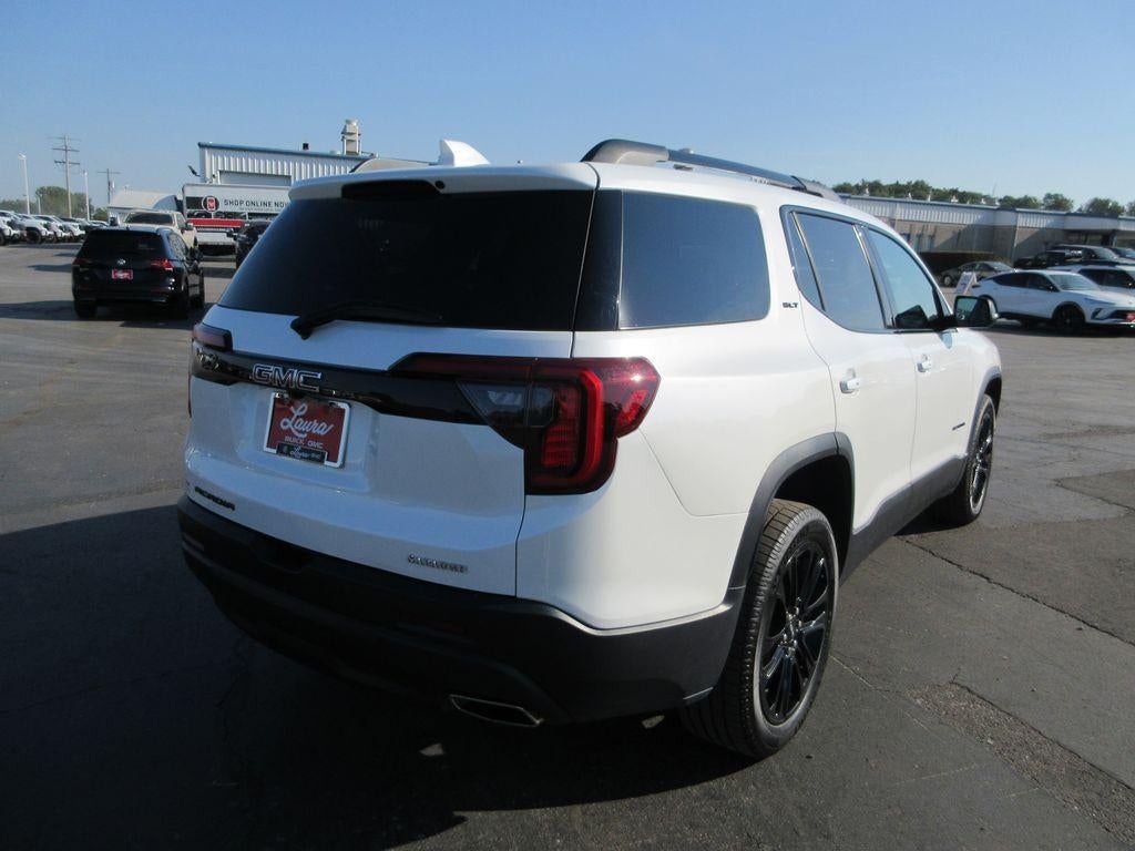 2022 GMC Acadia SLT