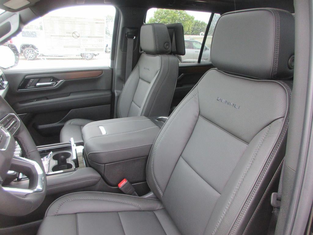 2026 GMC Yukon Denali - Photo 12