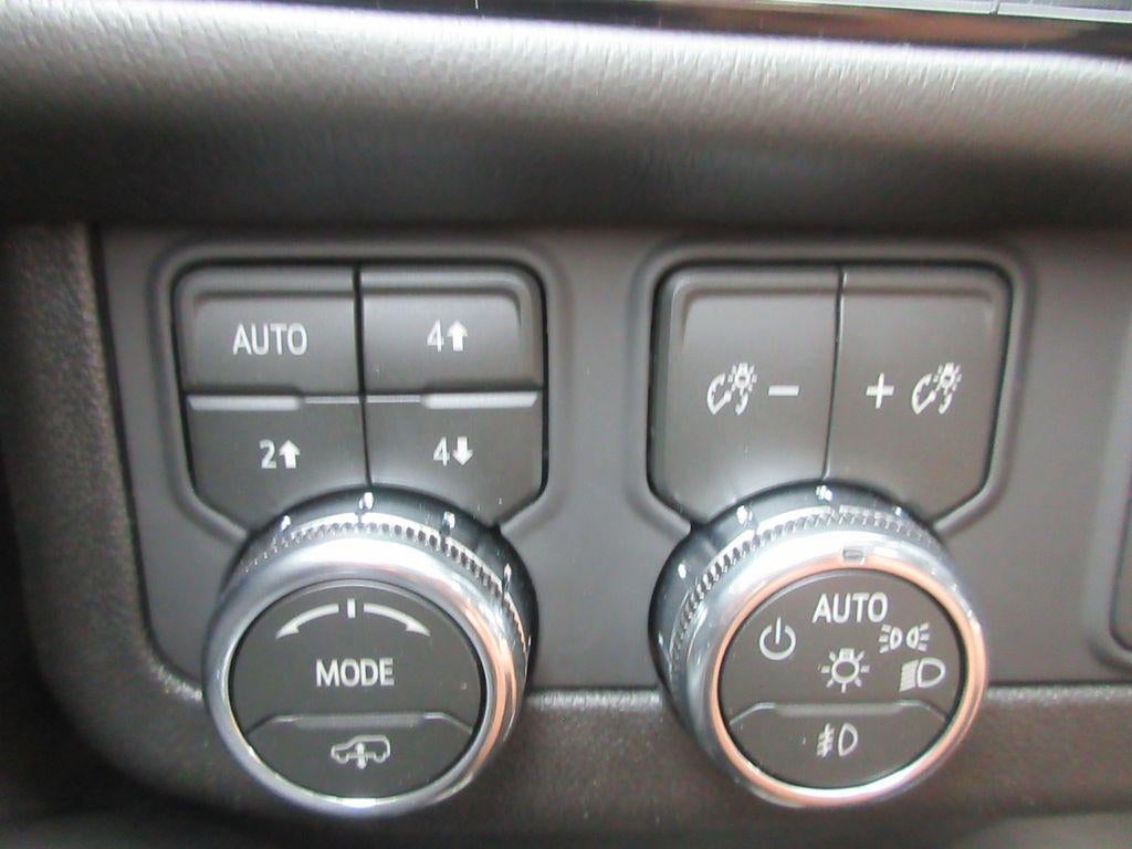 2026 GMC Yukon Denali - Photo 18