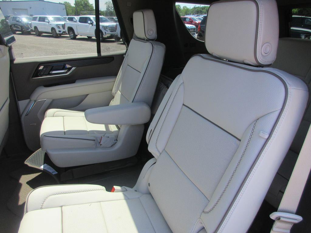 2026 GMC Yukon Denali - Photo 12