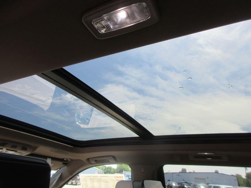 2026 GMC Yukon Denali - Photo 14