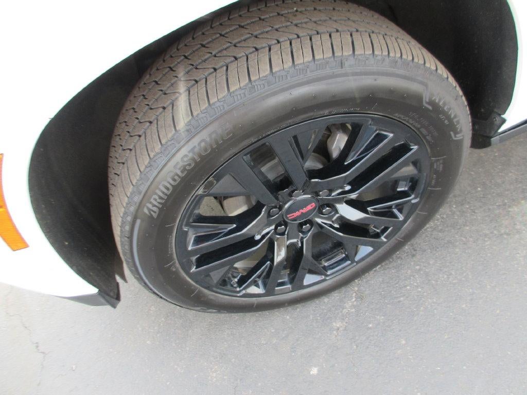 2026 GMC Yukon Denali - Photo 14