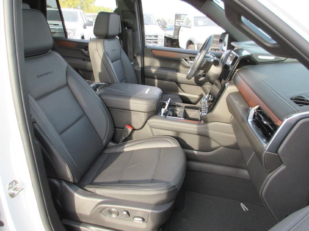 2026 GMC Yukon Denali - Photo 26
