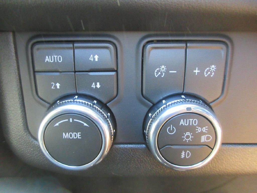 2027 GMC Yukon XL AT4 - Photo 17