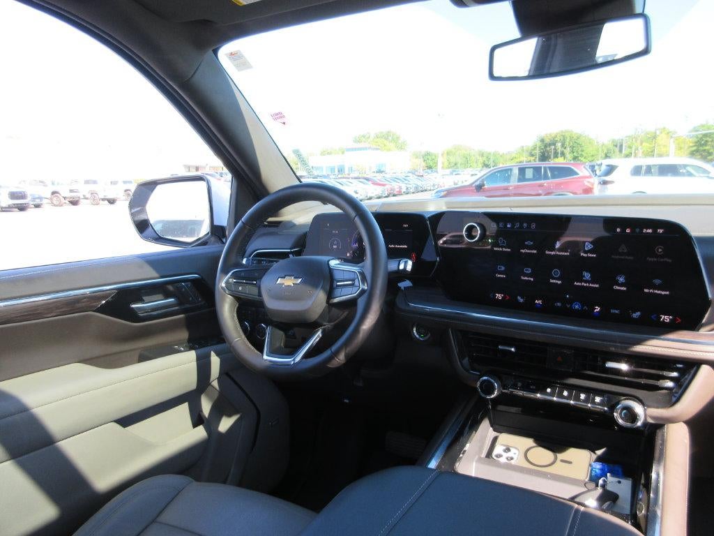 2025 Chevrolet Suburban LT