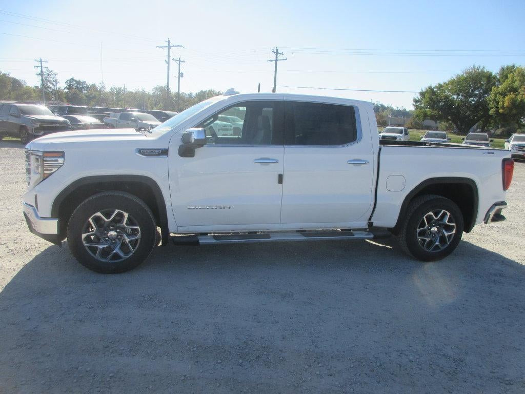 2026 GMC Sierra 1500 SLT - Photo 9
