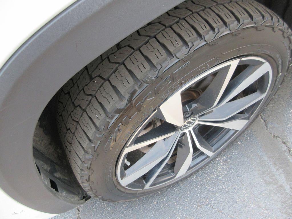 2024 Volkswagen Atlas Cross Sport 2.0T SEL Premium R-Line