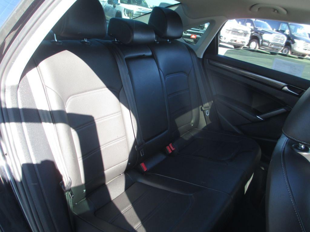 2020 Volkswagen Passat 2.0T R-Line