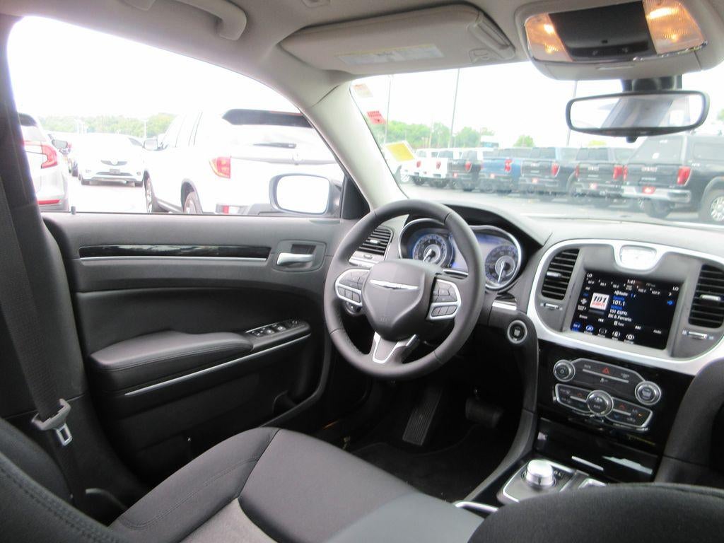 2023 Chrysler 300 Touring