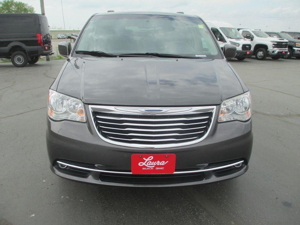 2016 Chrysler Town & Country Touring