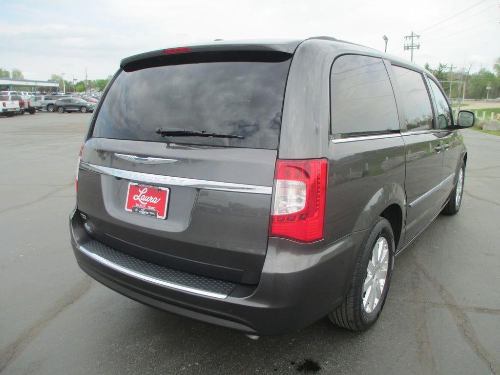 2016 Chrysler Town & Country Touring