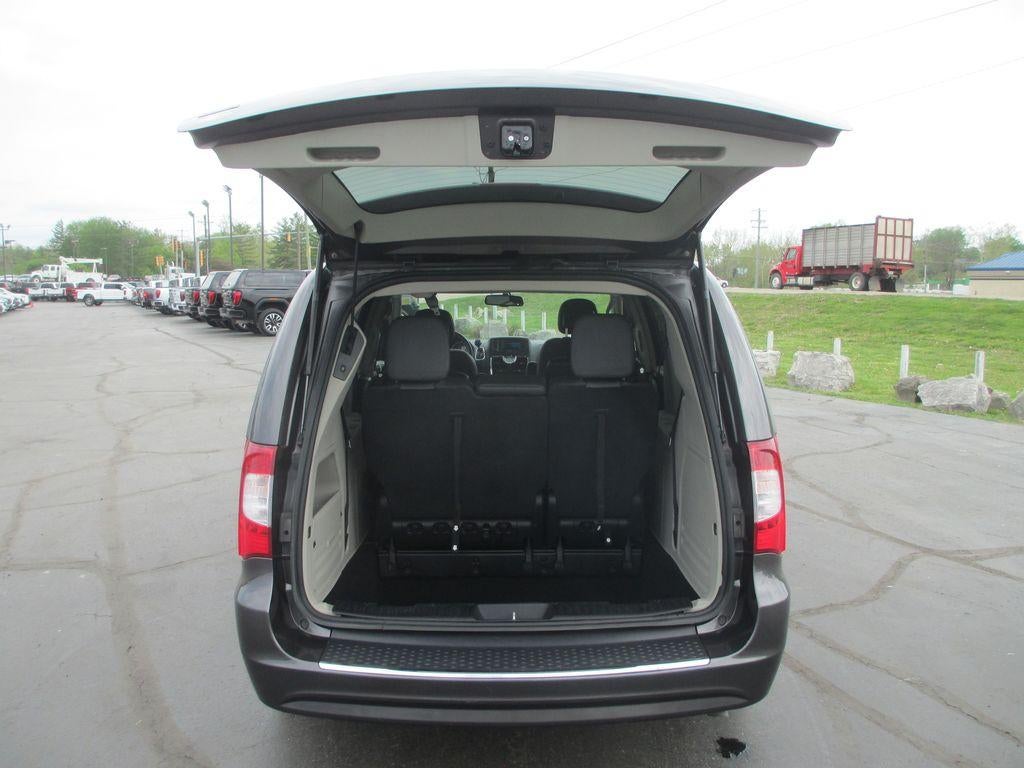 2016 Chrysler Town & Country Touring