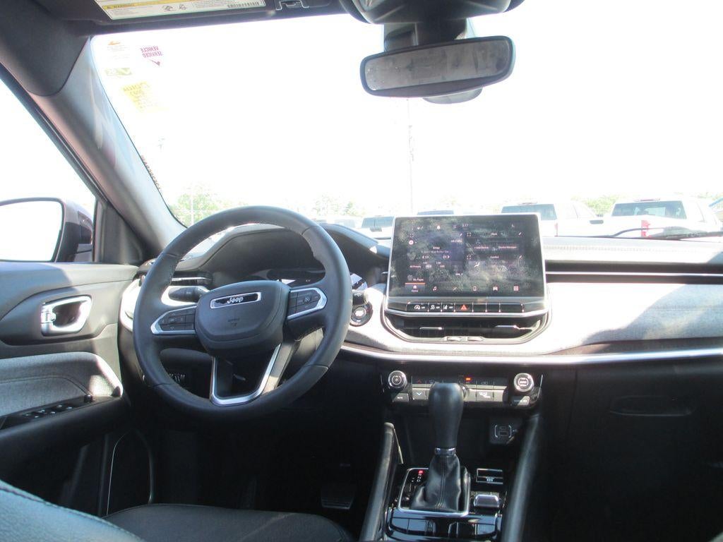 2023 Jeep Compass Latitude Lux FWD