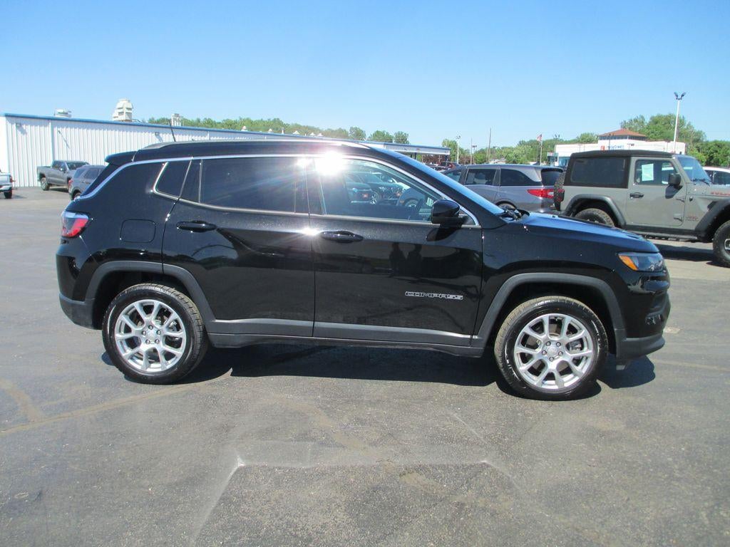 2023 Jeep Compass Latitude Lux FWD