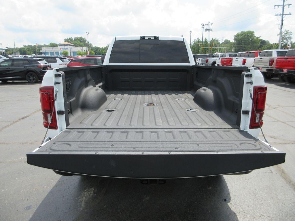2026 RAM 3500 Limited Crew Cab 4x4 8' Box