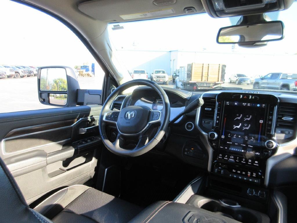 2024 RAM 3500 Laramie Crew Cab 4x4 8' Box