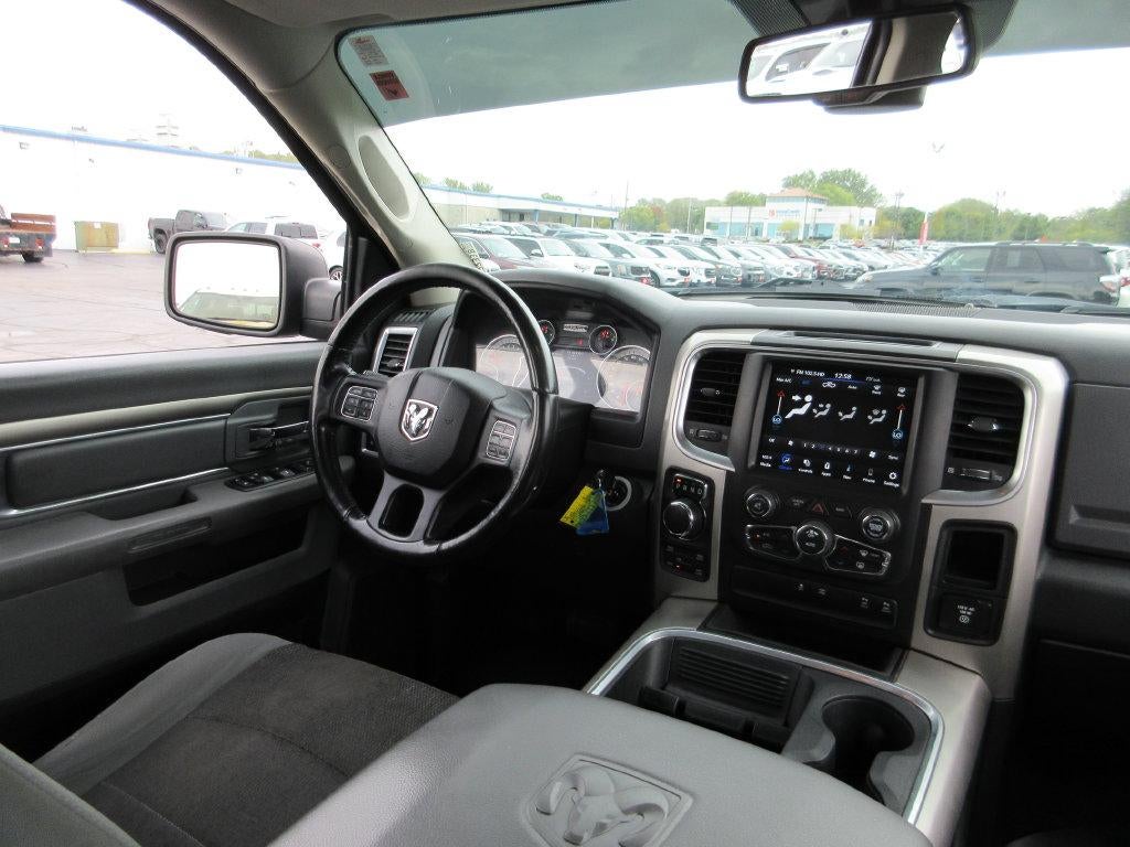 2017 RAM 1500 Big Horn Crew Cab 4x4 5'7" Box
