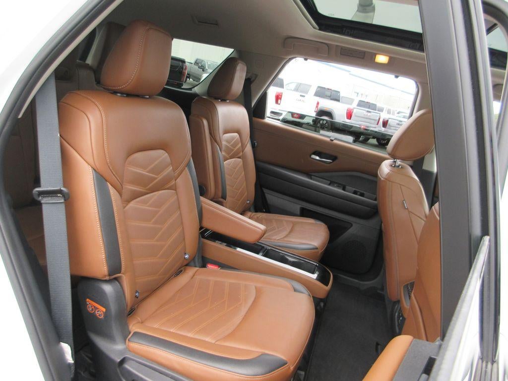 2023 Nissan Pathfinder Platinum 4WD