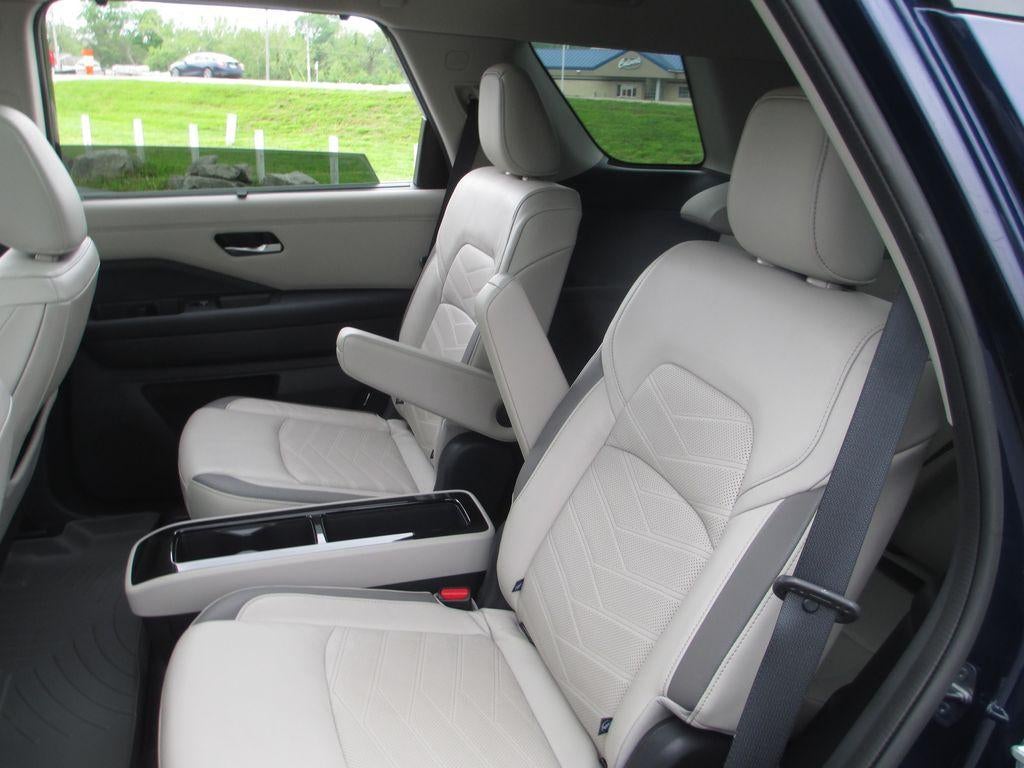2022 Nissan Pathfinder Platinum 4WD