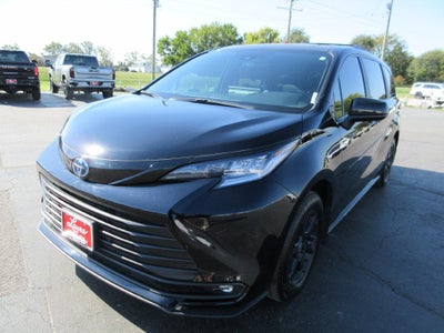 2025 Toyota Sienna Woodland Edition