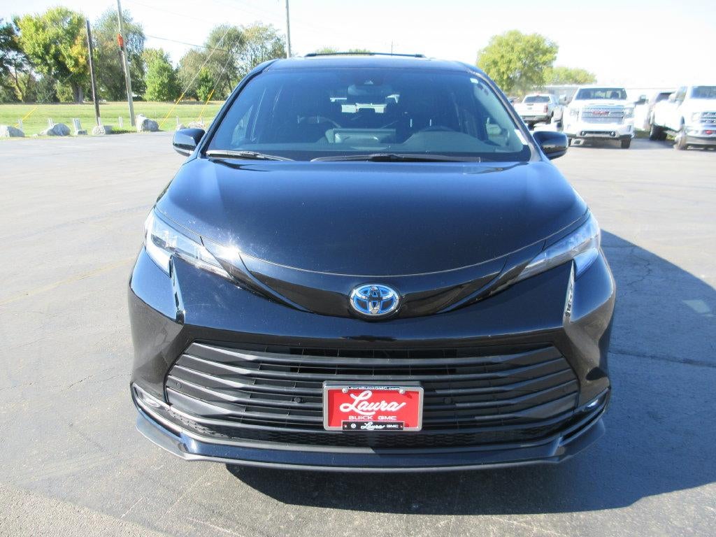 2025 Toyota Sienna Woodland Edition