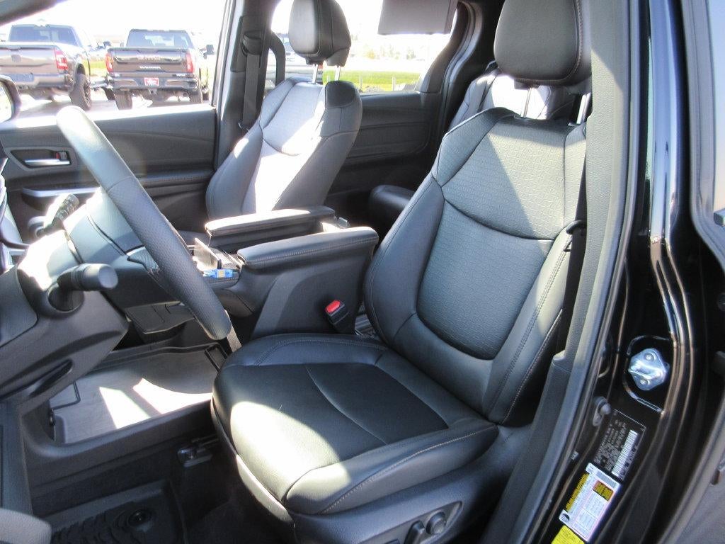 2025 Toyota Sienna Woodland Edition