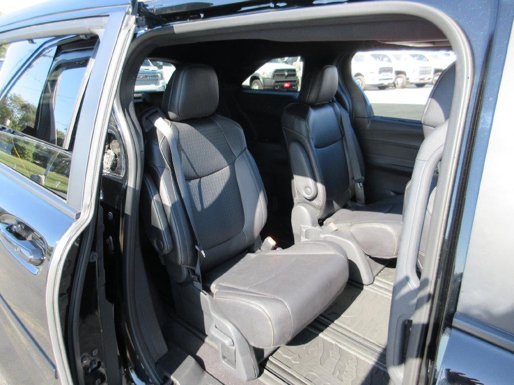 2025 Toyota Sienna Woodland Edition