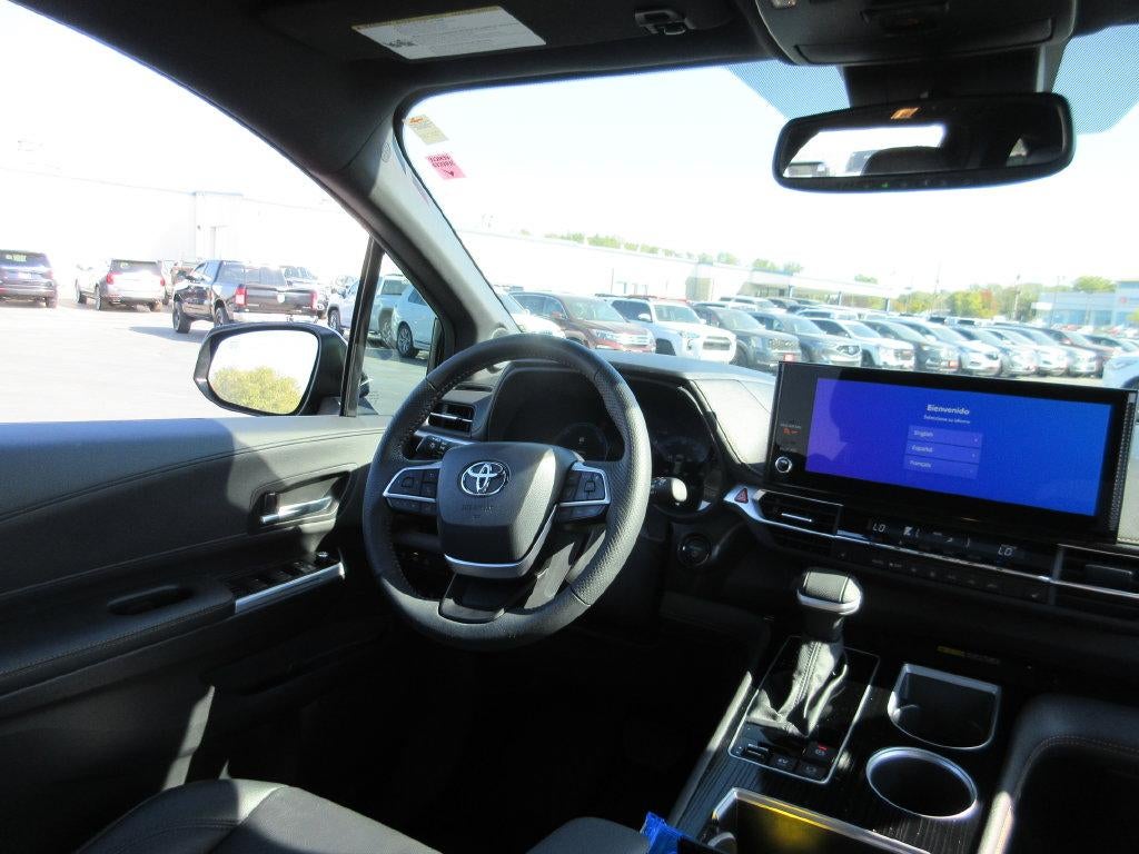 2025 Toyota Sienna Woodland Edition