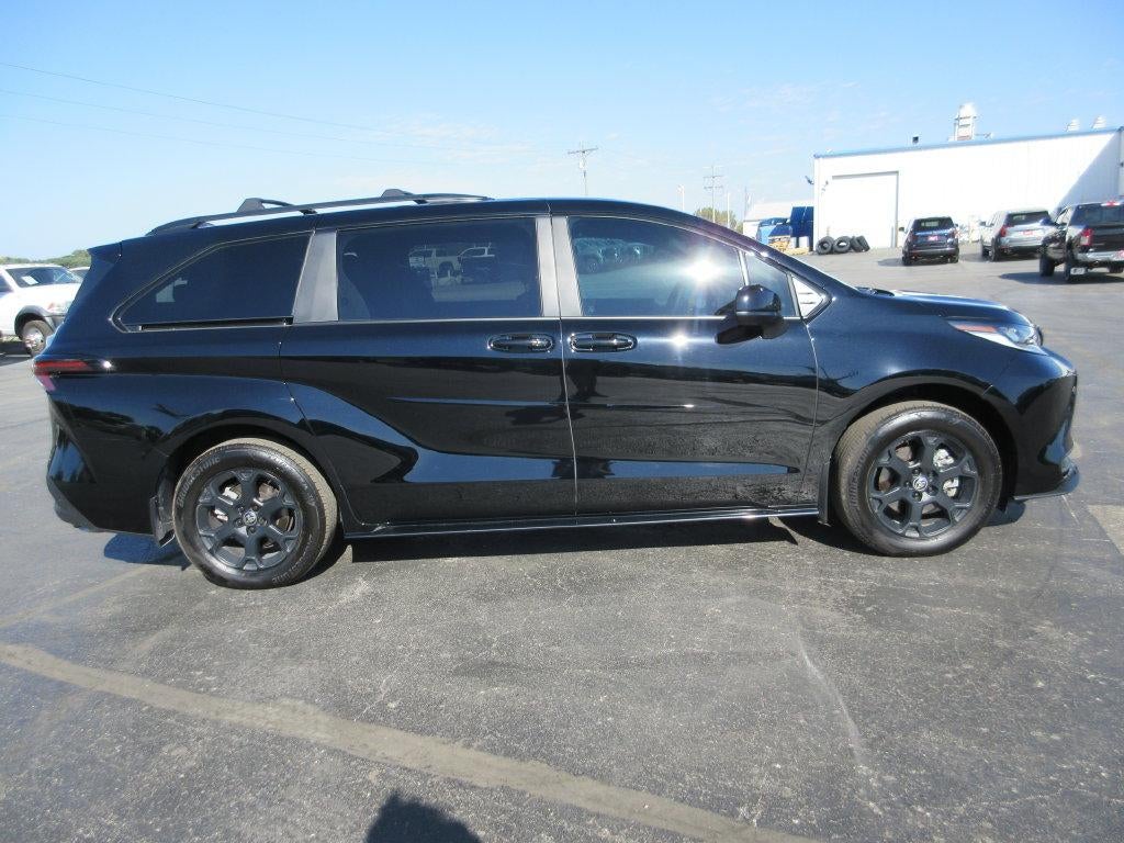2025 Toyota Sienna Woodland Edition