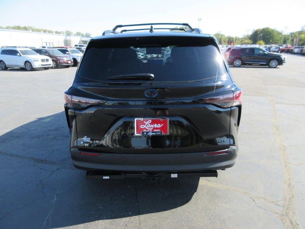 2025 Toyota Sienna Woodland Edition