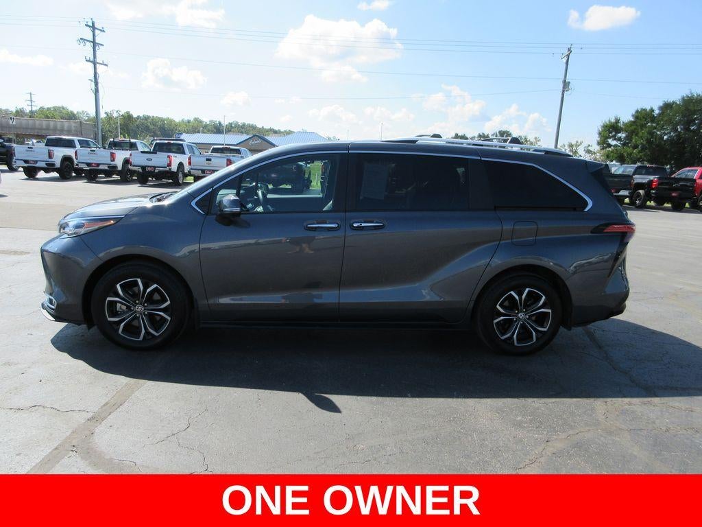 2025 Toyota Sienna Platinum