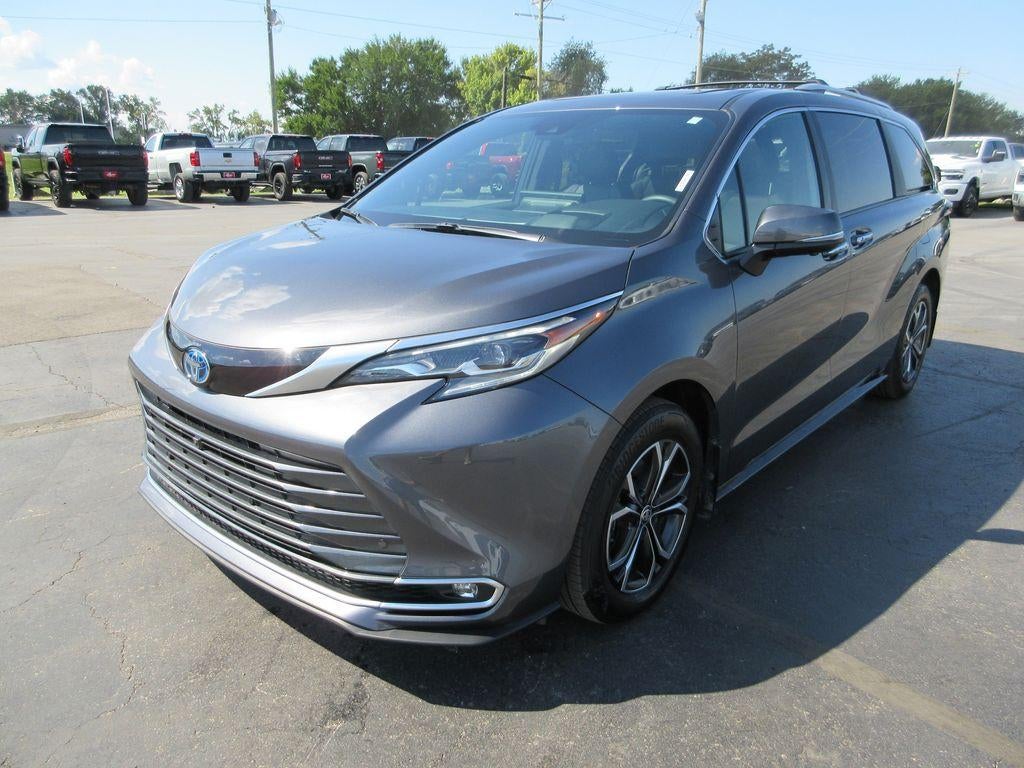 2025 Toyota Sienna Platinum