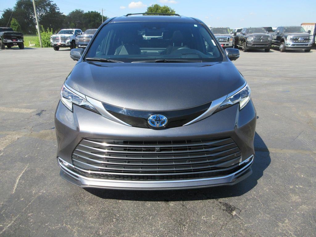 2025 Toyota Sienna Platinum