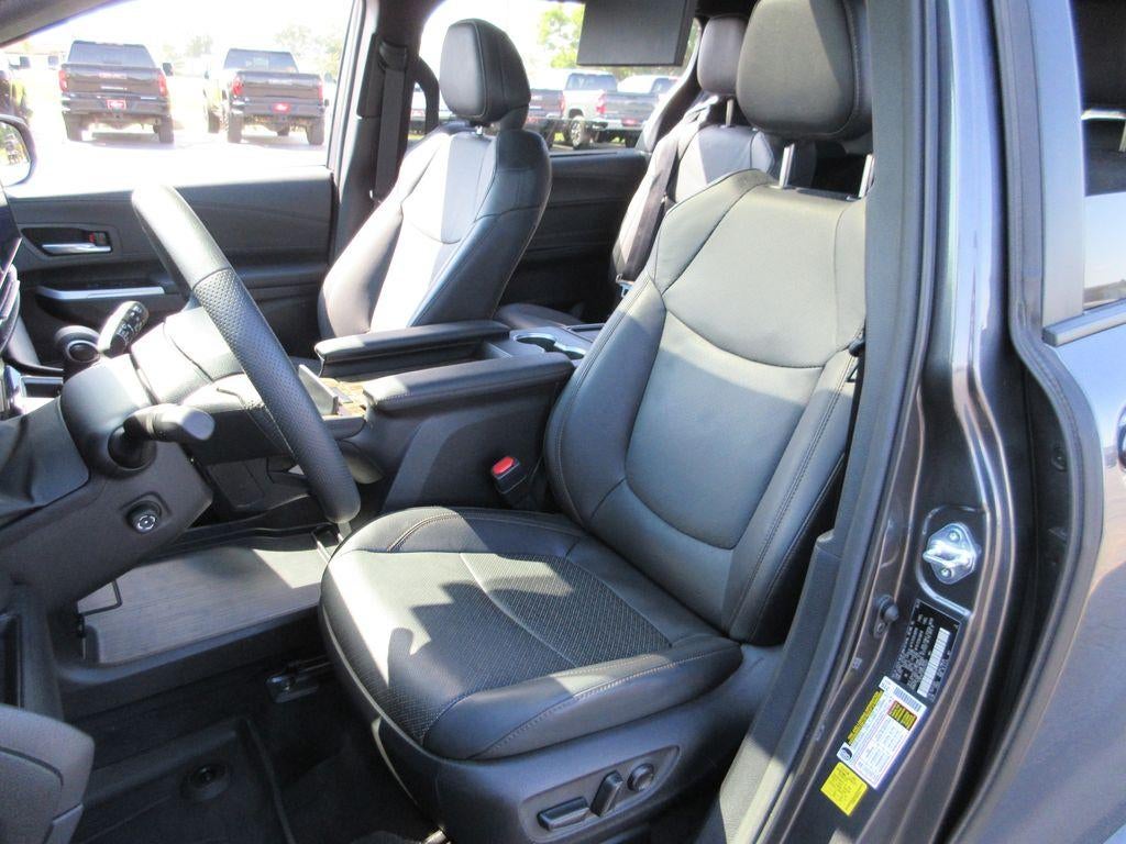2025 Toyota Sienna Platinum