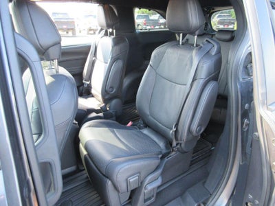 2025 Toyota Sienna Platinum