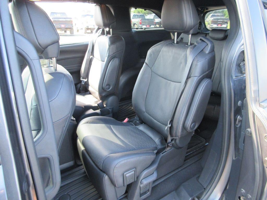2025 Toyota Sienna Platinum