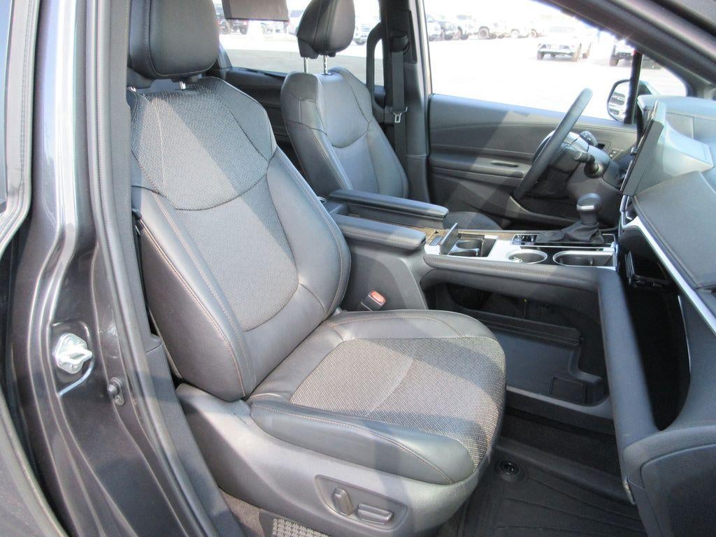 2025 Toyota Sienna Platinum